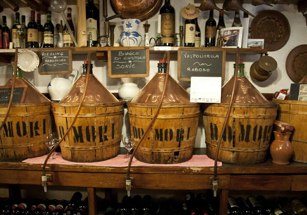 Wine in Cantina Do Mori what to do in Venice