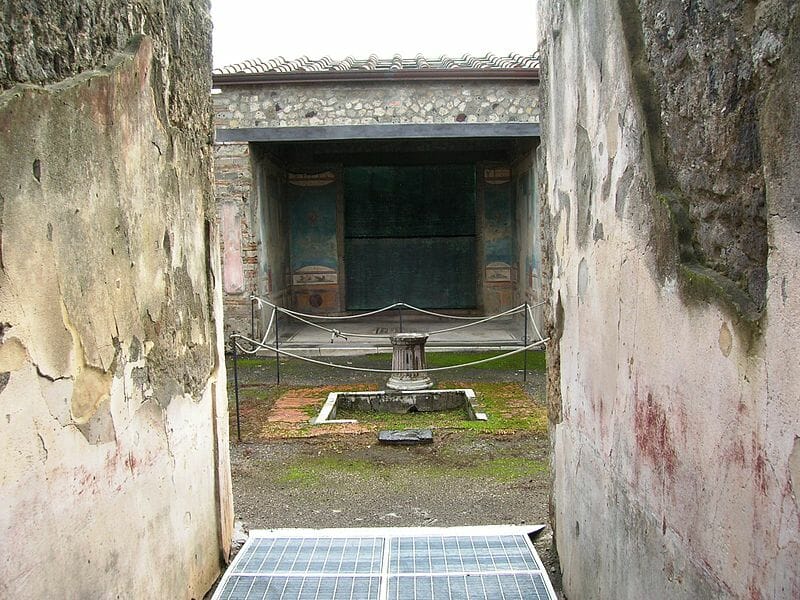 Casa della Caccia live at Pompeii