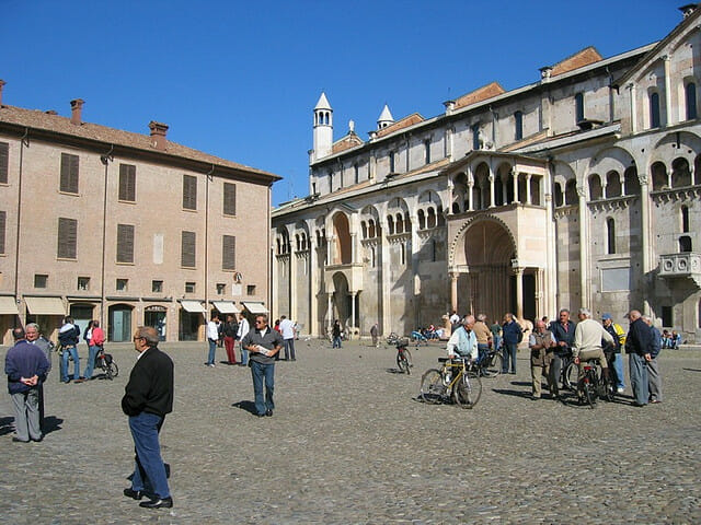 Modena - Piazza Grande deluxe Italy tours