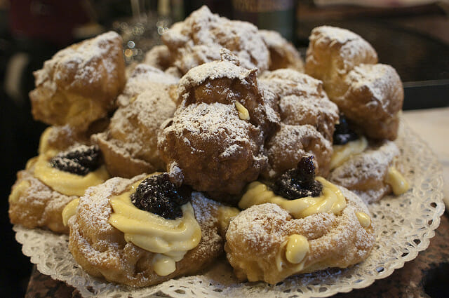 Zeppole di San Giuseppe Personalized tours of Italy